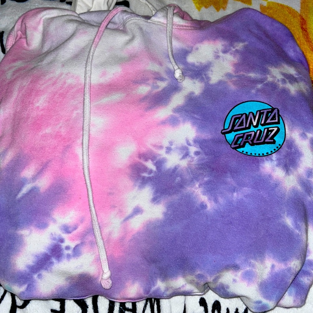santa cruz tie dye hoodie size large runs a bit small